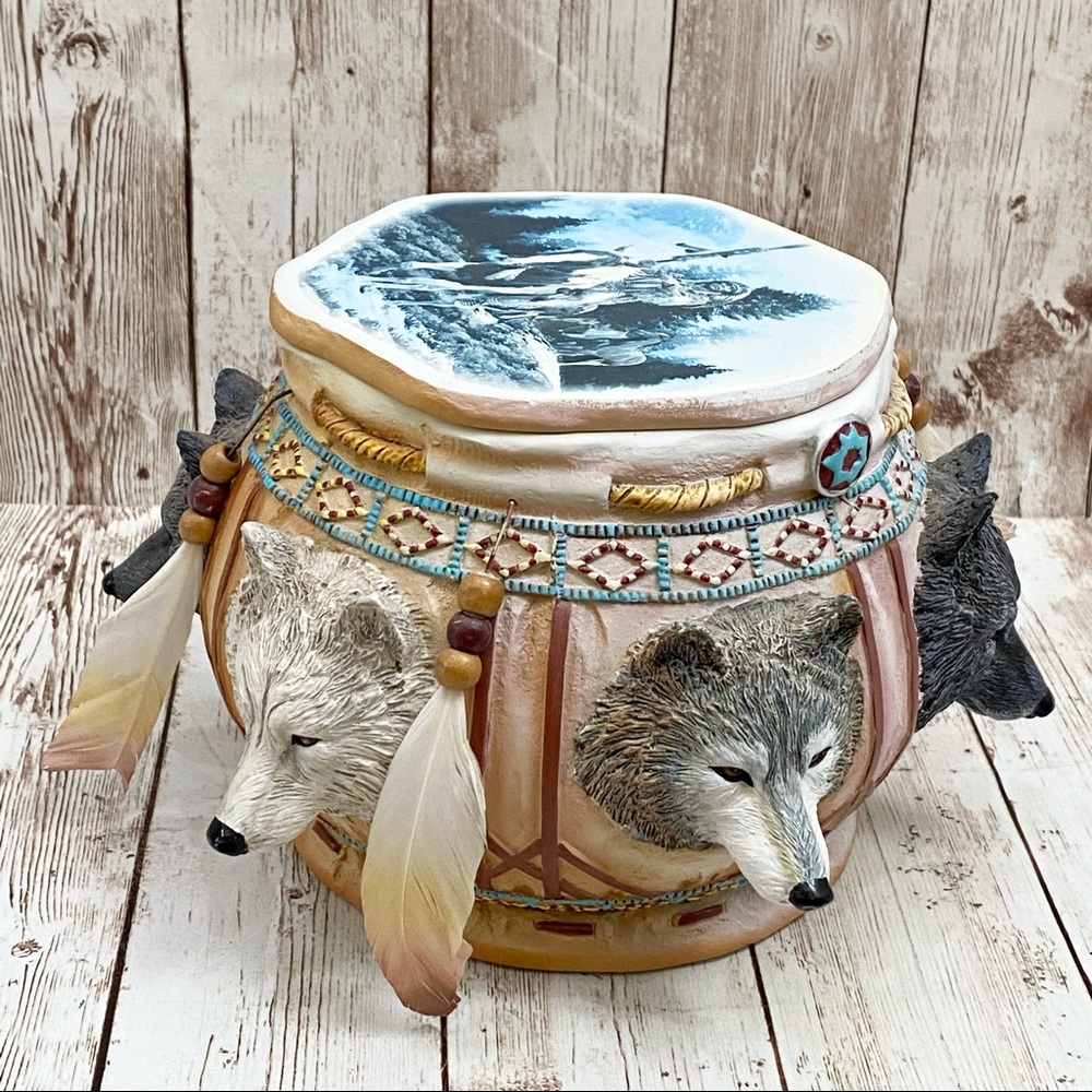 2005 Bradford Exchange Spirit of the Wolf Chuck Ren Sacred Keepsake Box